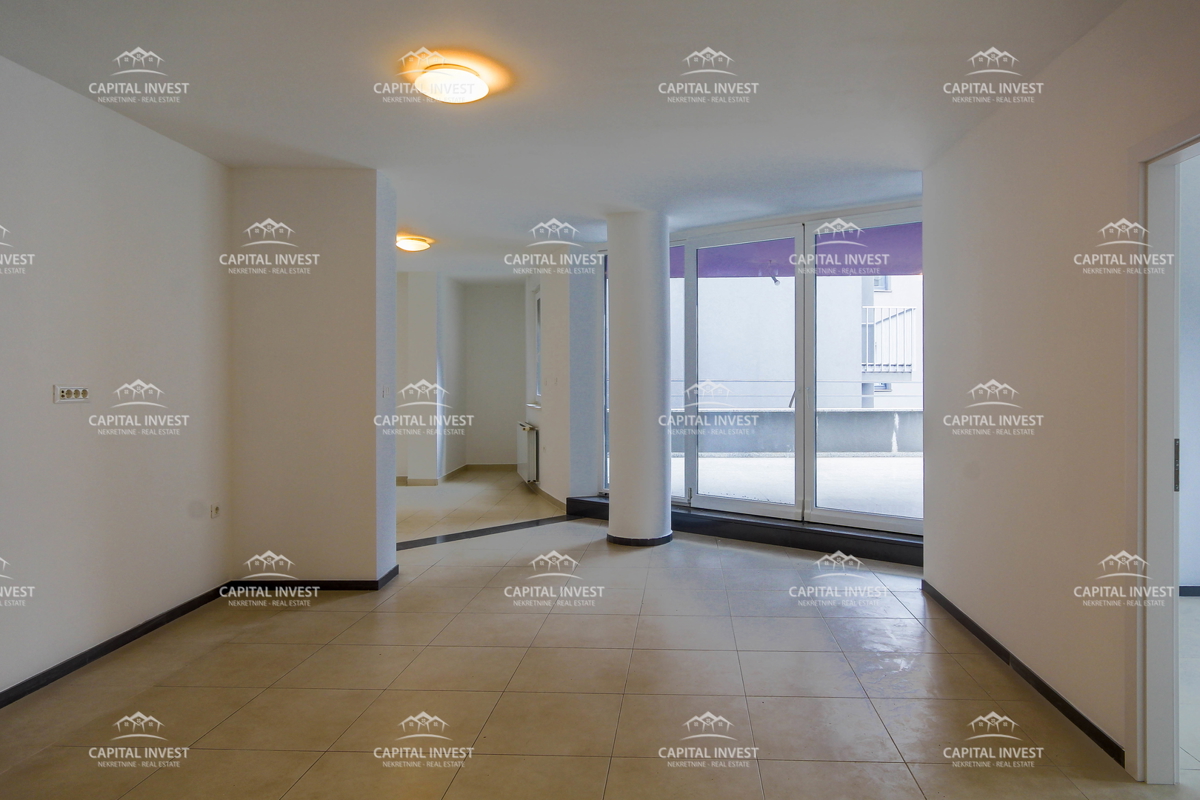 Stanovanje, štirisobno, balkon, Center, Pula, Istra