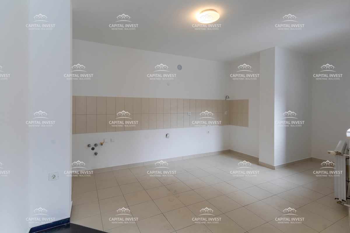 Stanovanje, štirisobno, balkon, Center, Pula, Istra