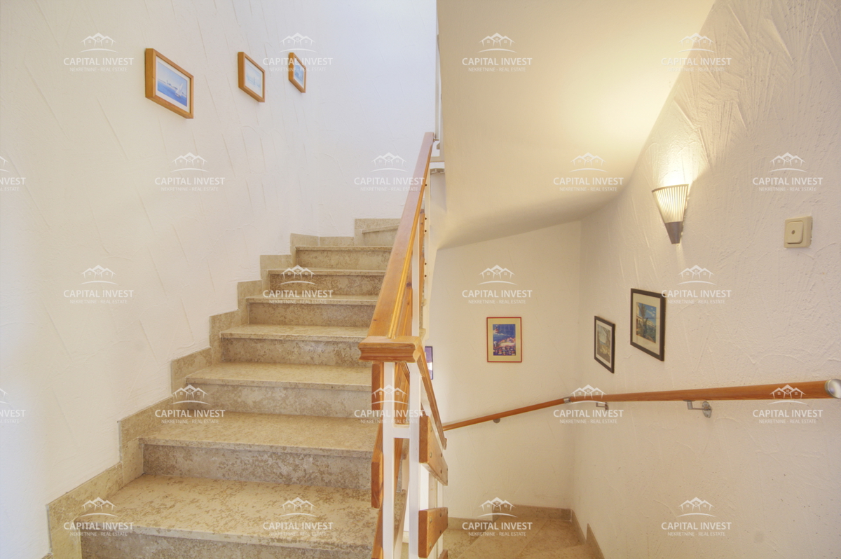 Hiša z veliko zemljiščem blizu morja, Medulin, Istra