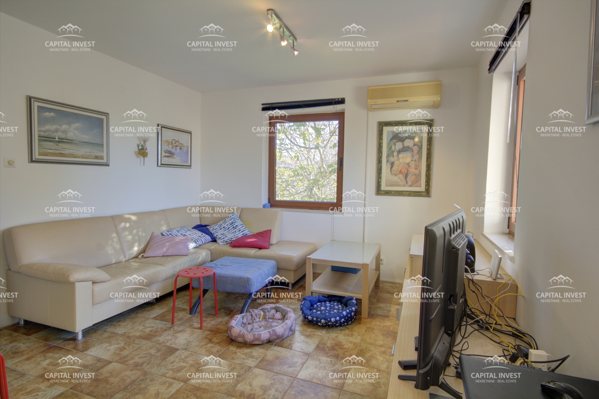 Hiša z veliko zemljiščem blizu morja, Medulin, Istra