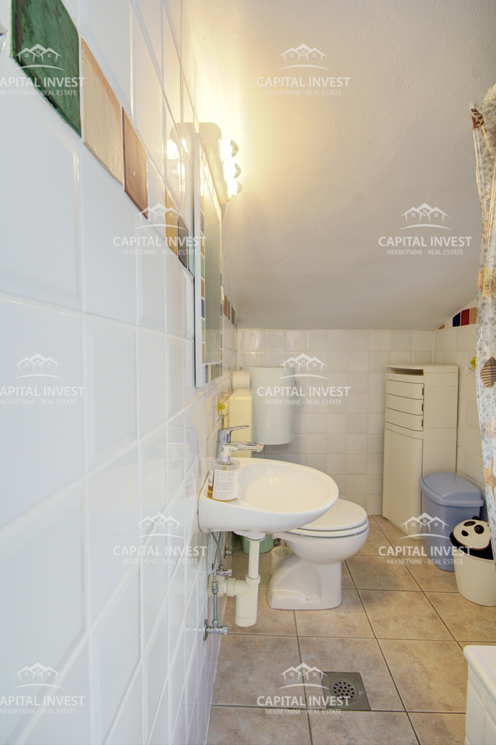 Hiša z veliko zemljiščem blizu morja, Medulin, Istra