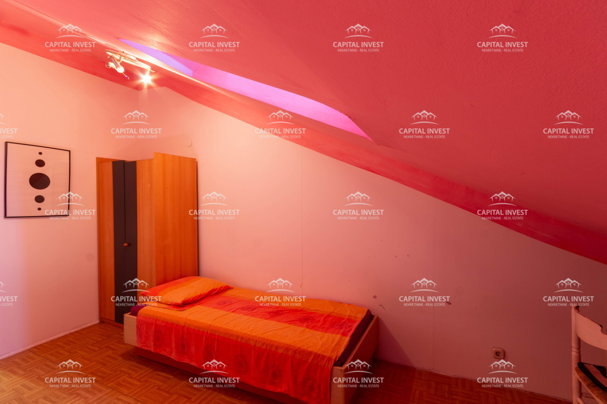 Štirisobno stanovanje, ločen apartma, Pula, Center