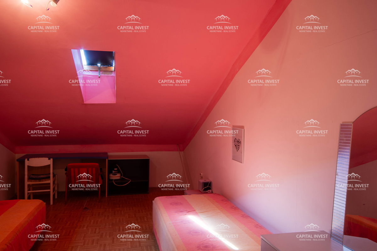 Štirisobno stanovanje, ločen apartma, Pula, Center