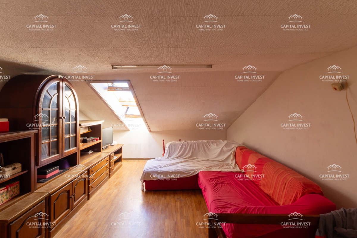 Štirisobno stanovanje, ločen apartma, Pula, Center