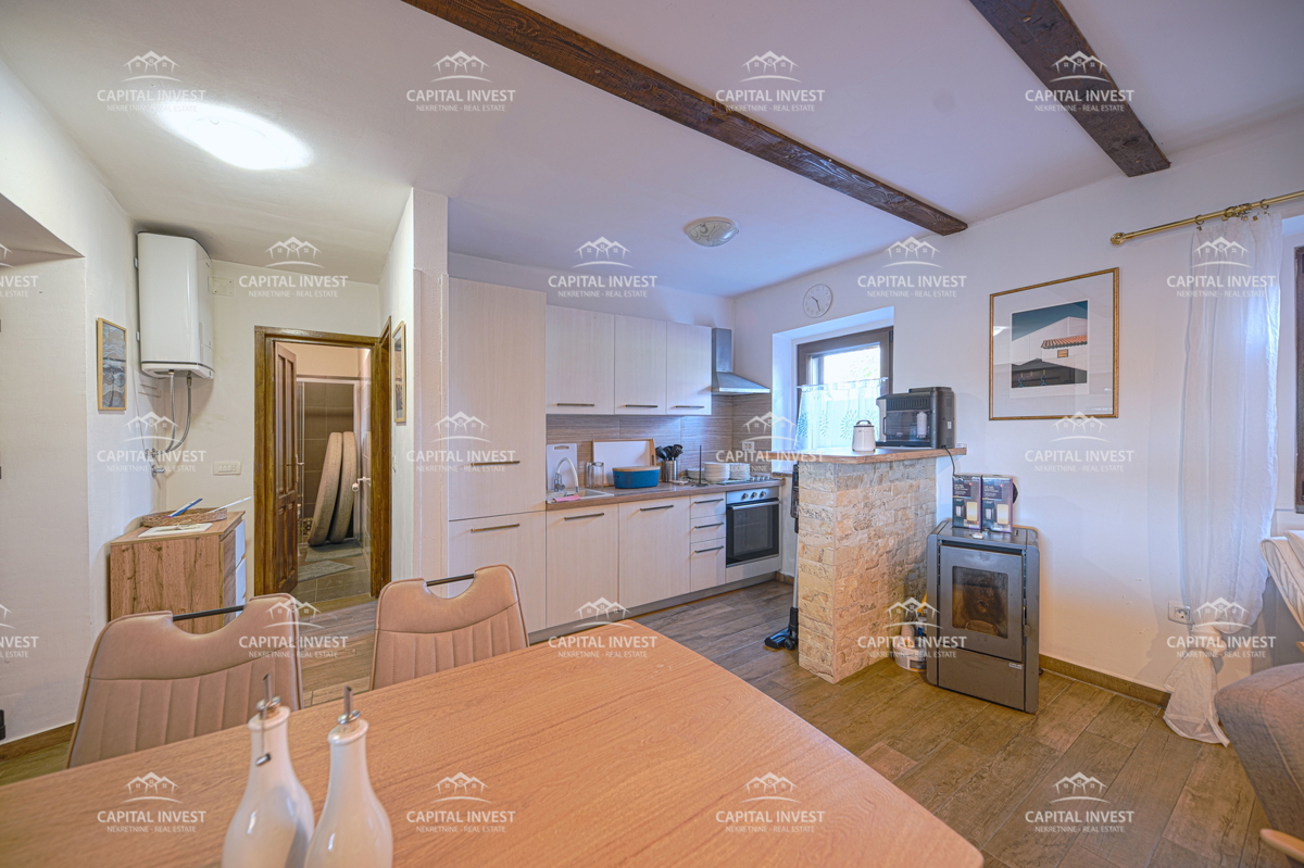 Dve hiši, gradbeno zemljišče, Barban, Istra