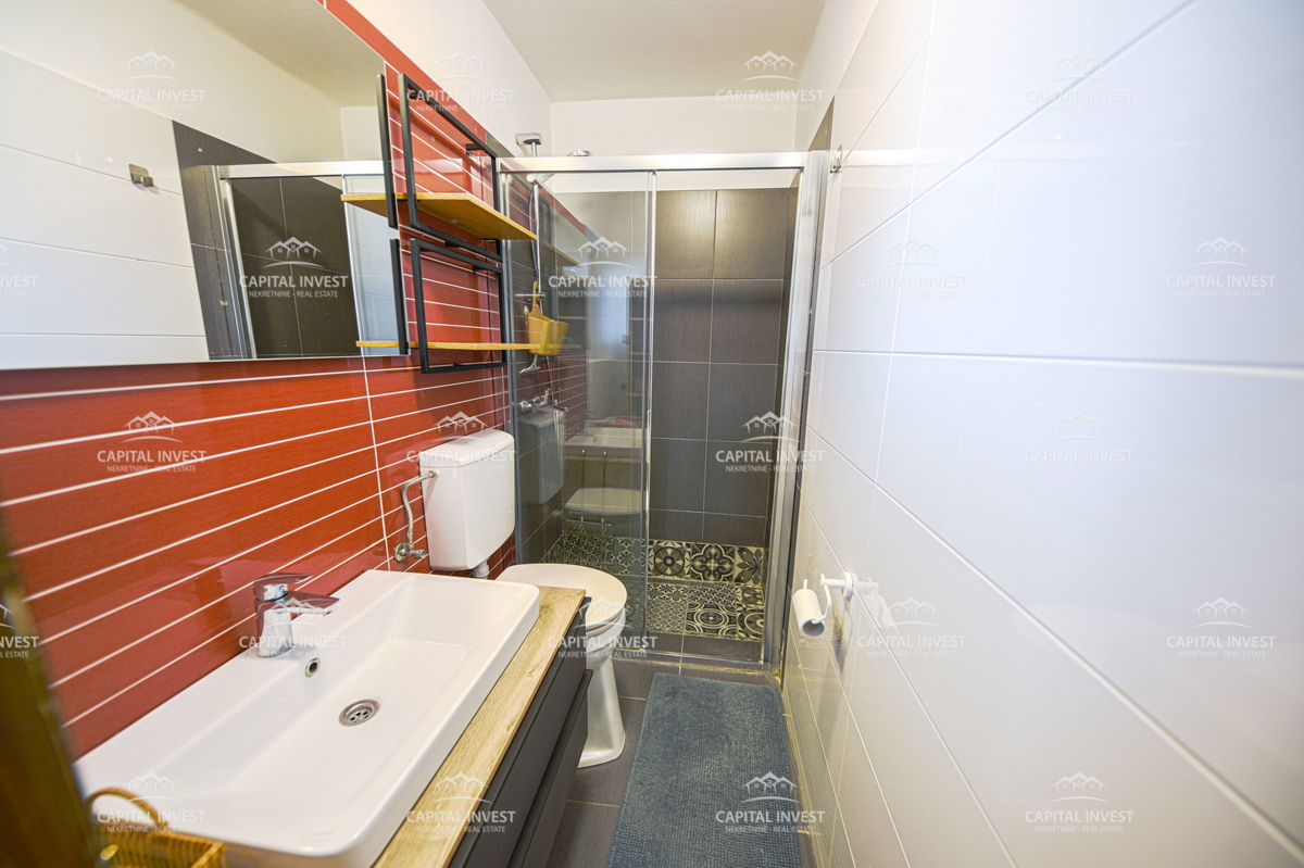 Dve hiši, gradbeno zemljišče, Barban, Istra