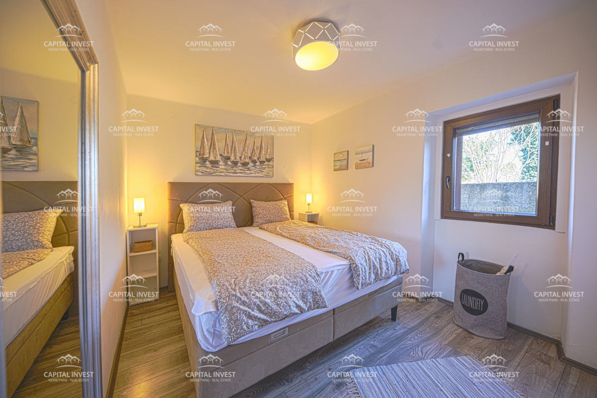 Dve hiši, gradbeno zemljišče, Barban, Istra