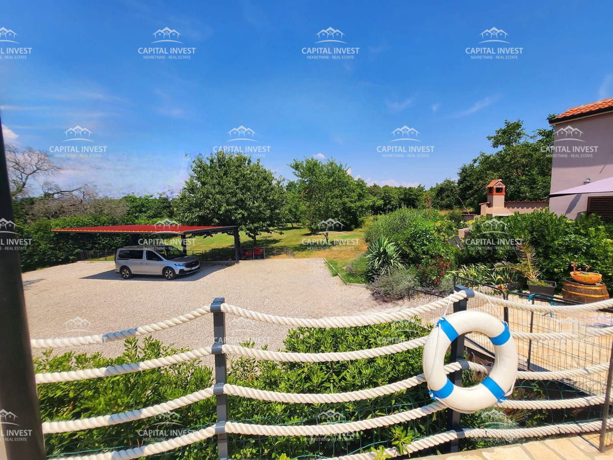 Dve hiši, gradbeno zemljišče, Barban, Istra