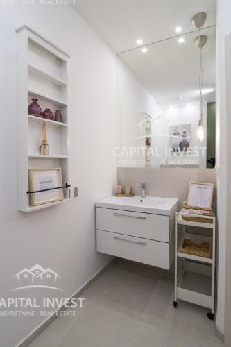 Hiša s šestimi apartmaji, bazen, center, Pula