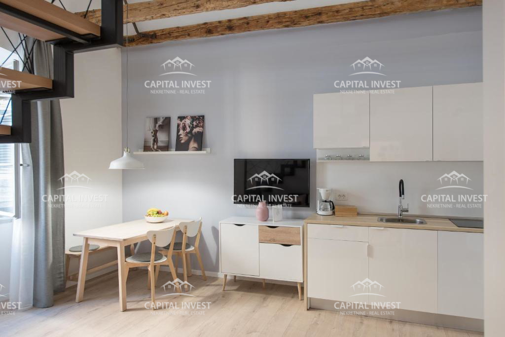 Hiša s šestimi apartmaji, bazen, center, Pula