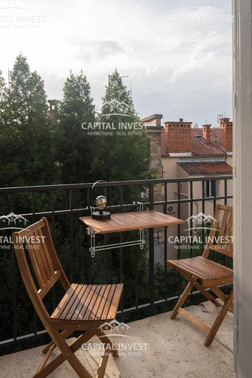 Hiša s šestimi apartmaji, bazen, center, Pula