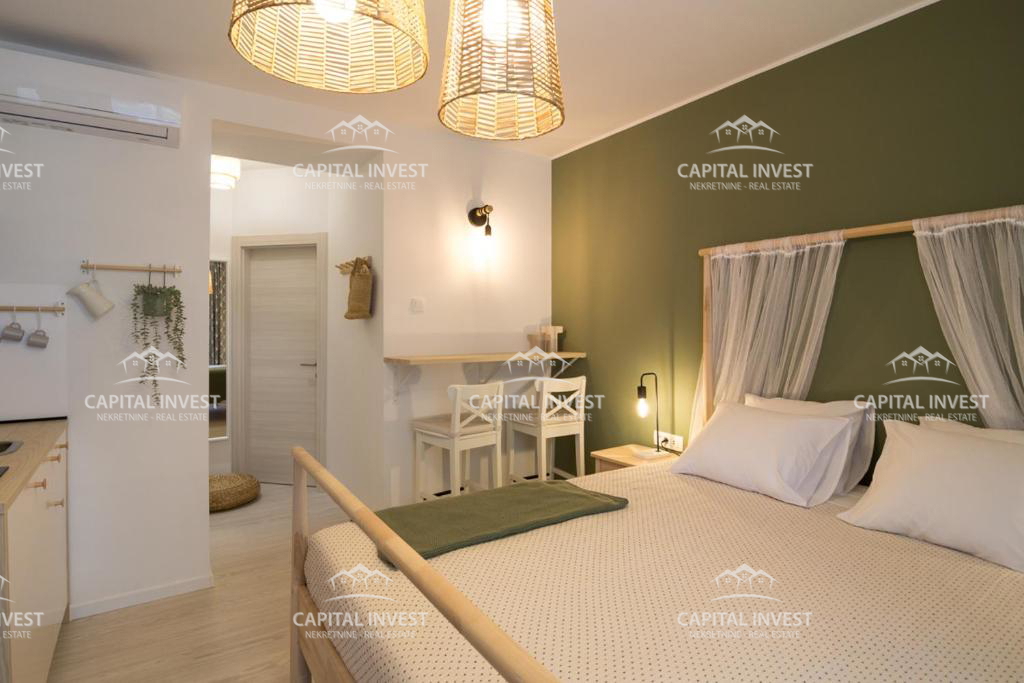 Hiša s šestimi apartmaji, bazen, center, Pula