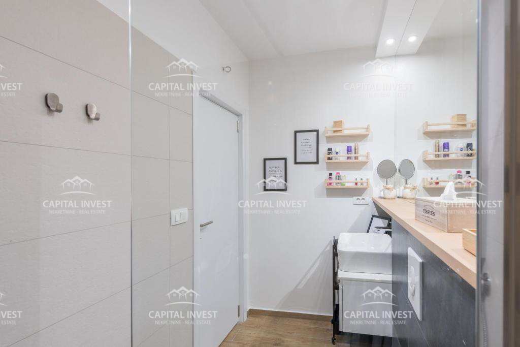 Hiša s šestimi apartmaji, bazen, center, Pula