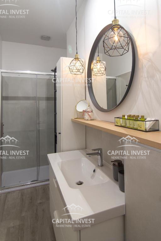 Hiša s šestimi apartmaji, bazen, center, Pula