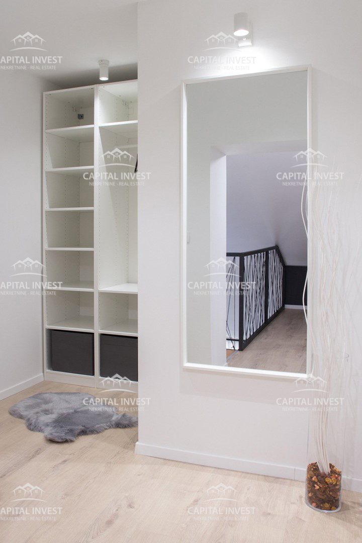 Hiša s šestimi apartmaji, bazen, center, Pula