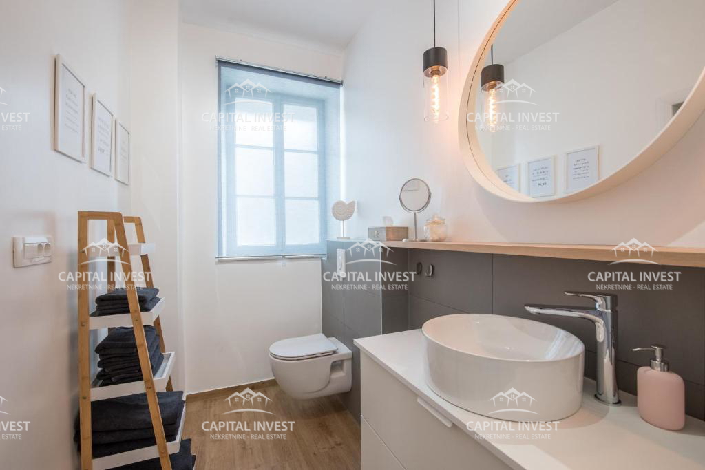 Hiša s šestimi apartmaji, bazen, center, Pula