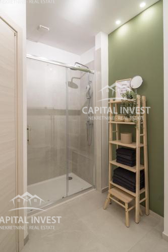 Hiša s šestimi apartmaji, bazen, center, Pula