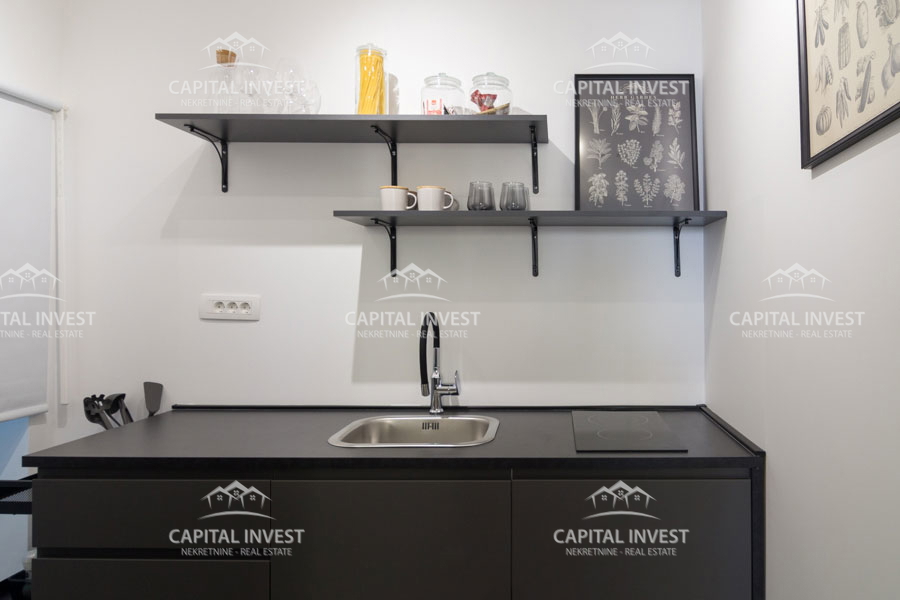 Hiša s šestimi apartmaji, bazen, center, Pula