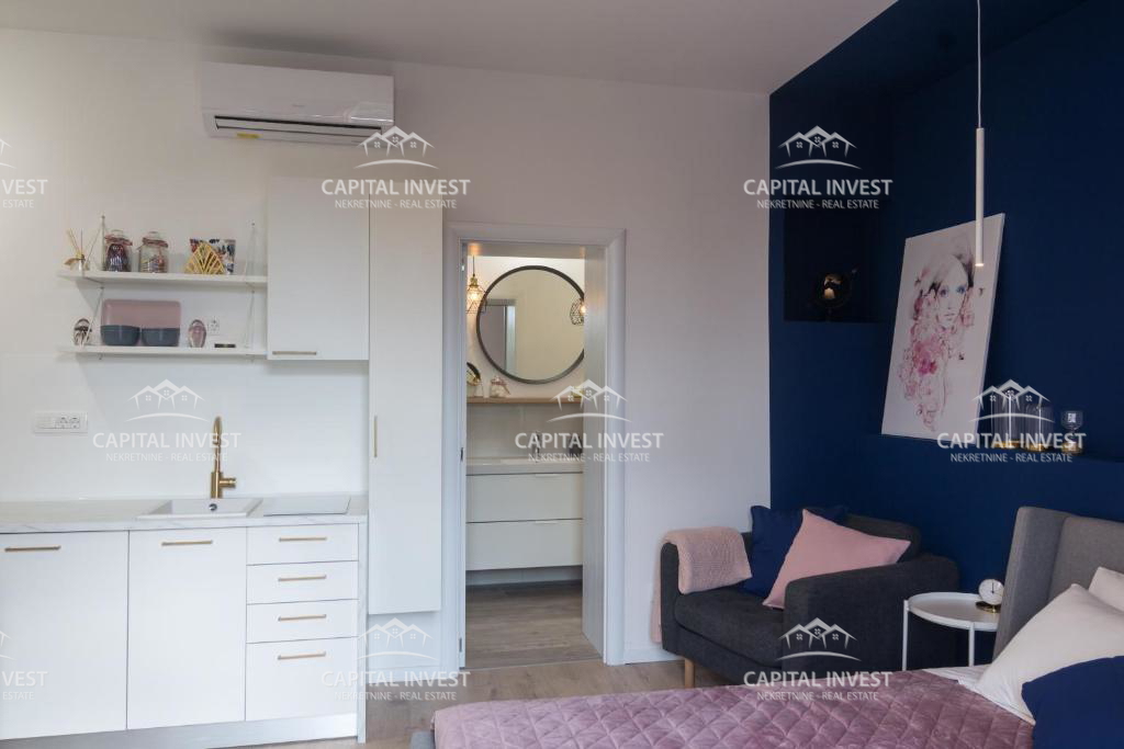 Hiša s šestimi apartmaji, bazen, center, Pula