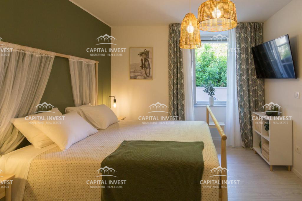 Hiša s šestimi apartmaji, bazen, center, Pula