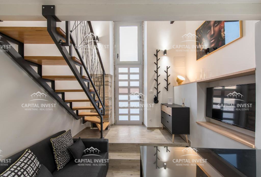 Hiša s šestimi apartmaji, bazen, center, Pula