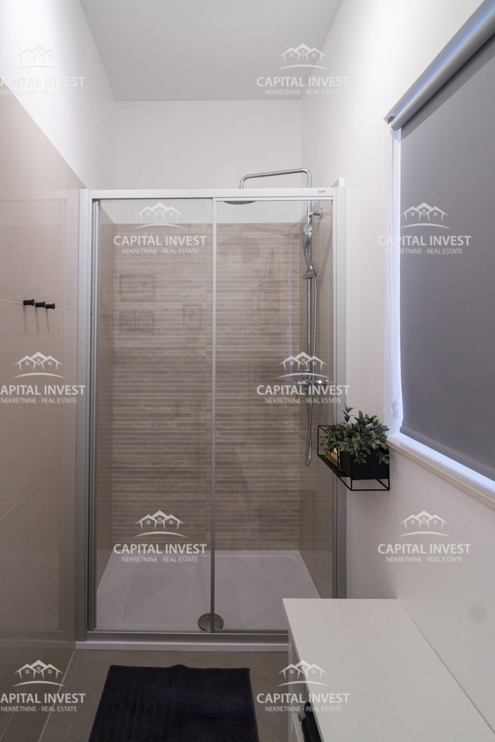 Hiša s šestimi apartmaji, bazen, center, Pula