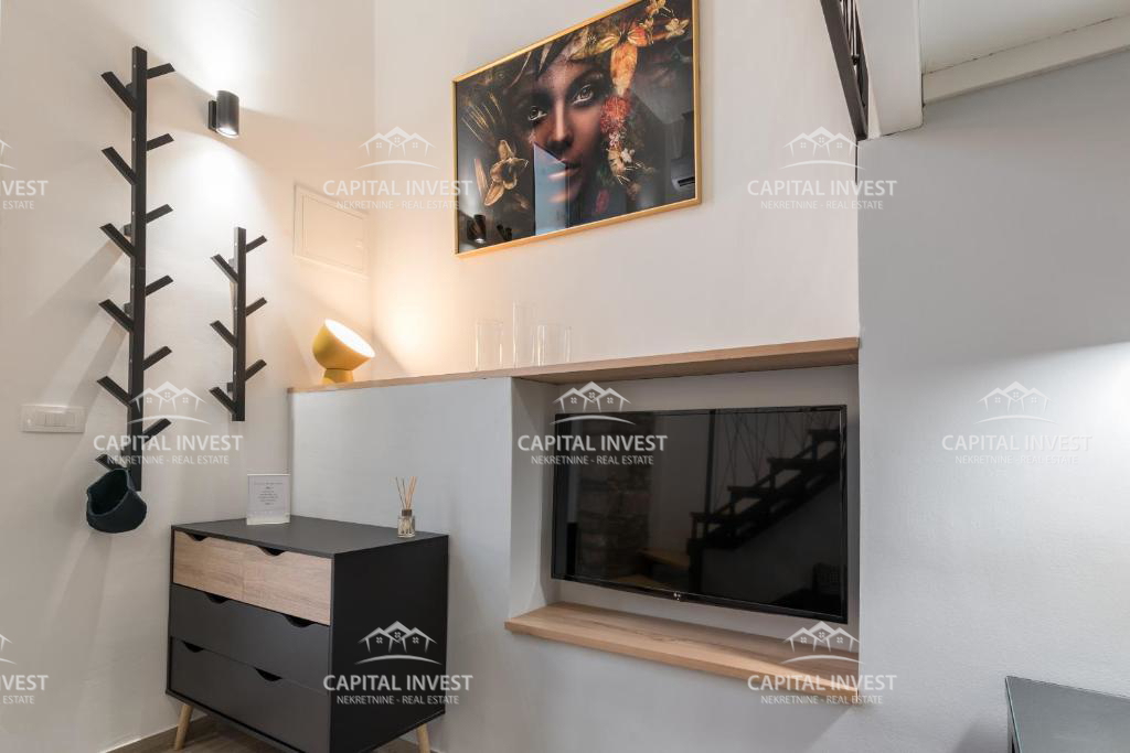 Hiša s šestimi apartmaji, bazen, center, Pula