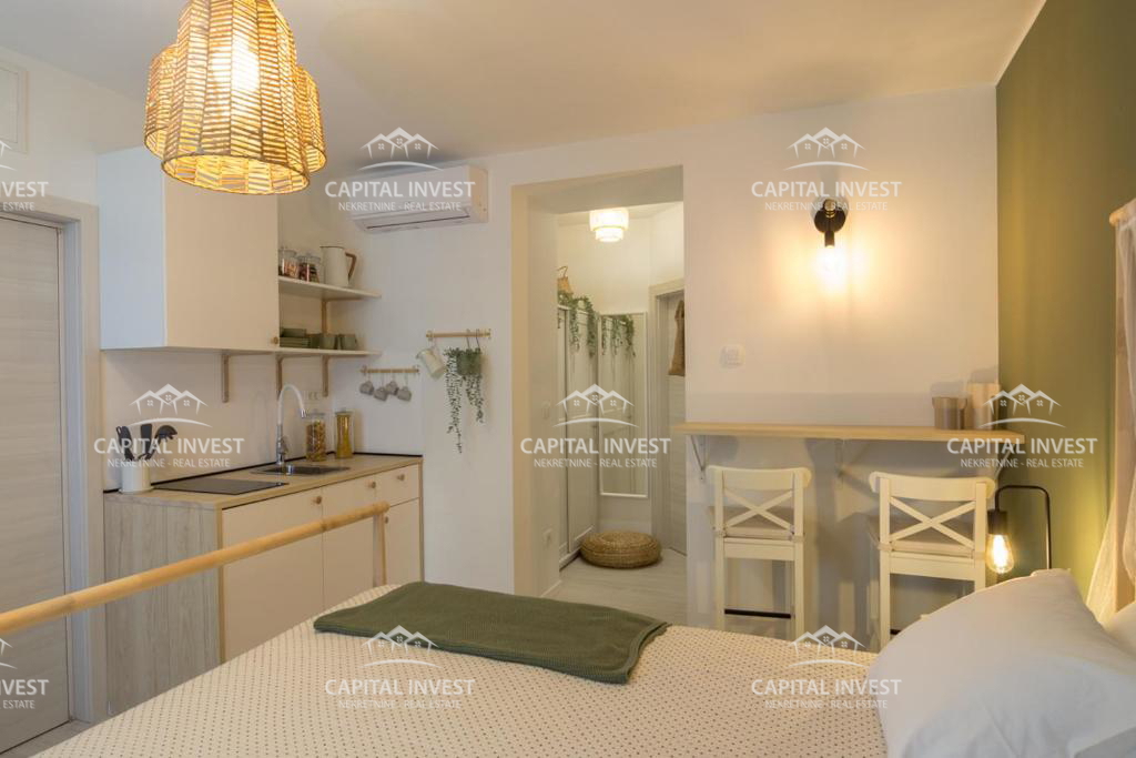 Hiša s šestimi apartmaji, bazen, center, Pula