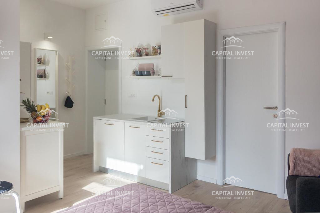 Hiša s šestimi apartmaji, bazen, center, Pula