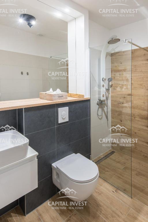 Hiša s šestimi apartmaji, bazen, center, Pula