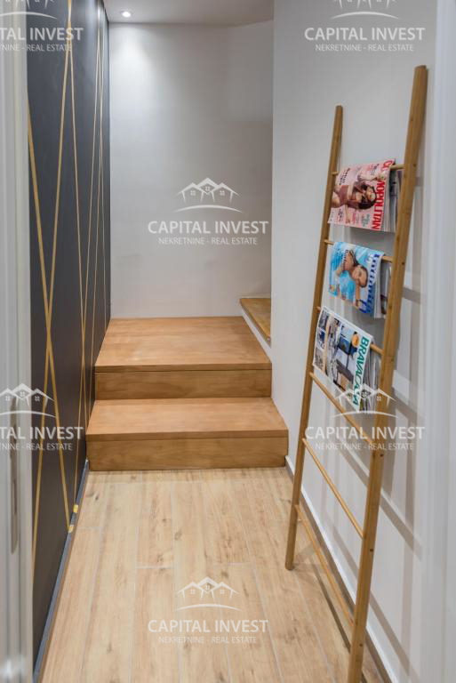 Hiša s šestimi apartmaji, bazen, center, Pula