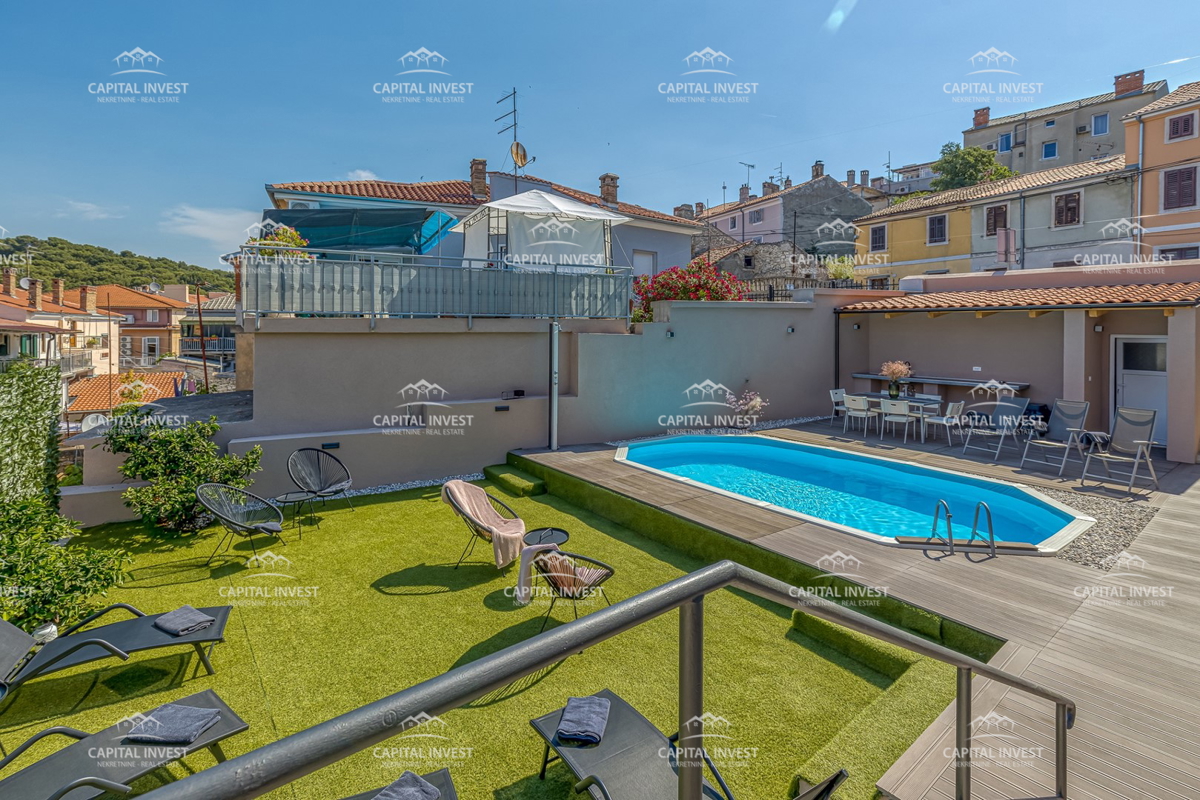 Hiša s šestimi apartmaji, bazen, center, Pula