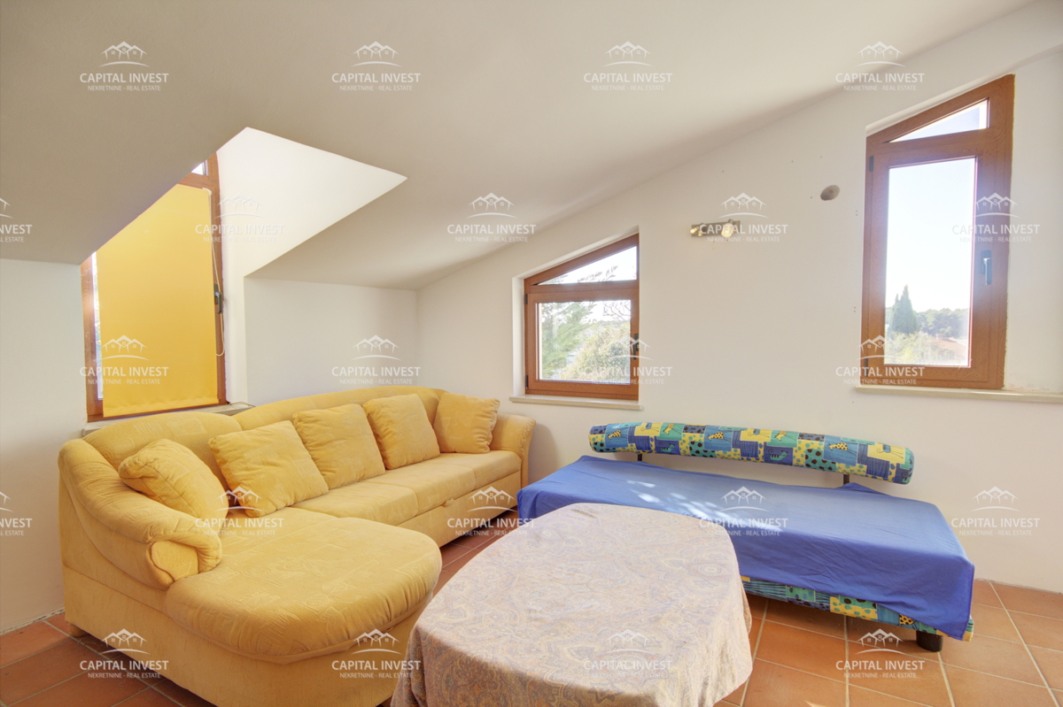 Hiša z veliko zemljiščem blizu morja, Medulin, Istra