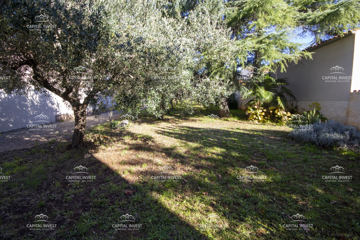 Hiša z veliko zemljiščem blizu morja, Medulin, Istra