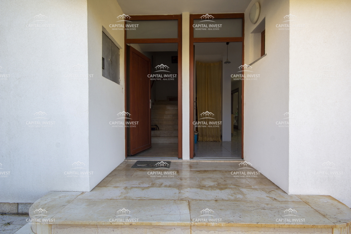 Hiša z veliko zemljiščem blizu morja, Medulin, Istra