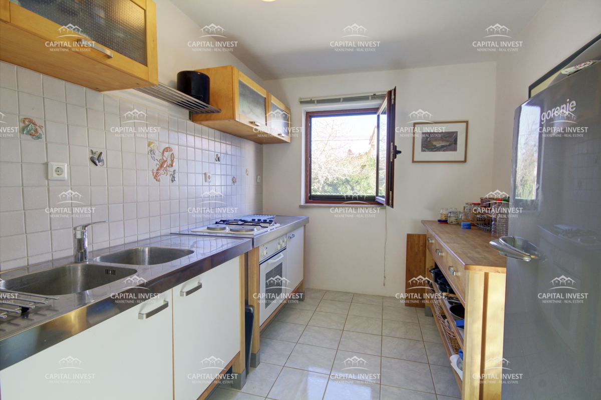 Hiša z veliko zemljiščem blizu morja, Medulin, Istra