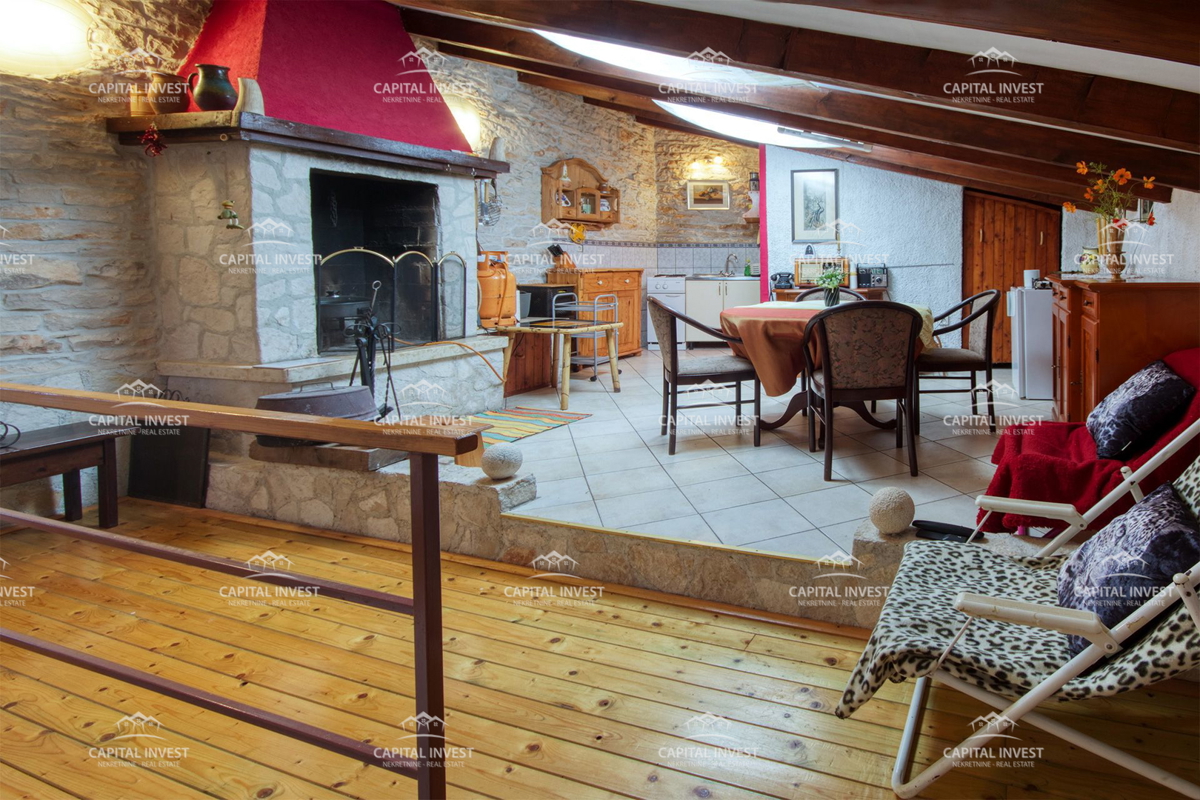 Kamena hiša v Krnici, naselje Pavićini