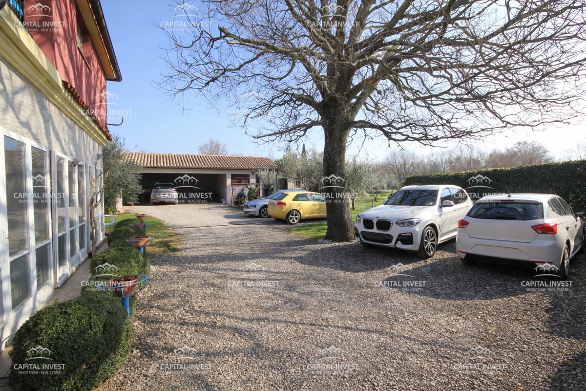 Hiša, trije stanovanji, velika zemljišče, garaža, Šišan, Istra