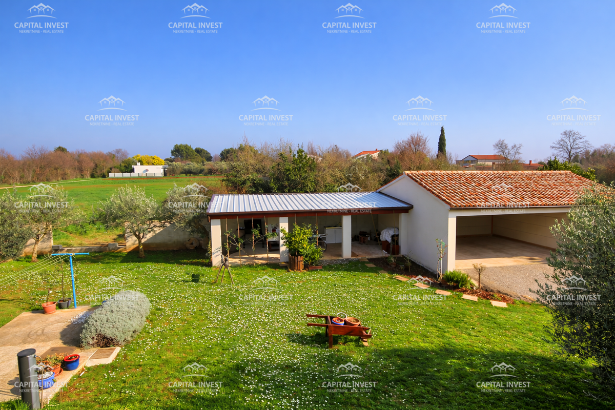 Hiša, trije stanovanji, velika zemljišče, garaža, Šišan, Istra
