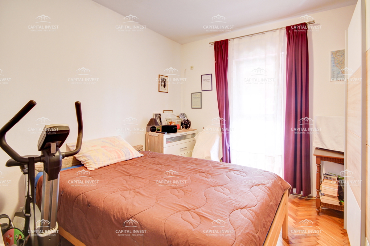 Hiša, trije stanovanji, velika zemljišče, garaža, Šišan, Istra