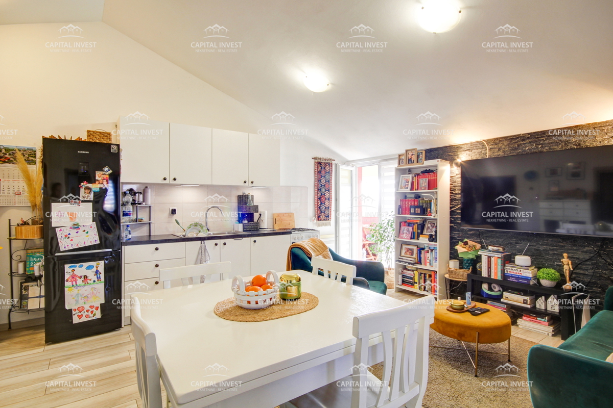 Hiša, trije stanovanji, velika zemljišče, garaža, Šišan, Istra