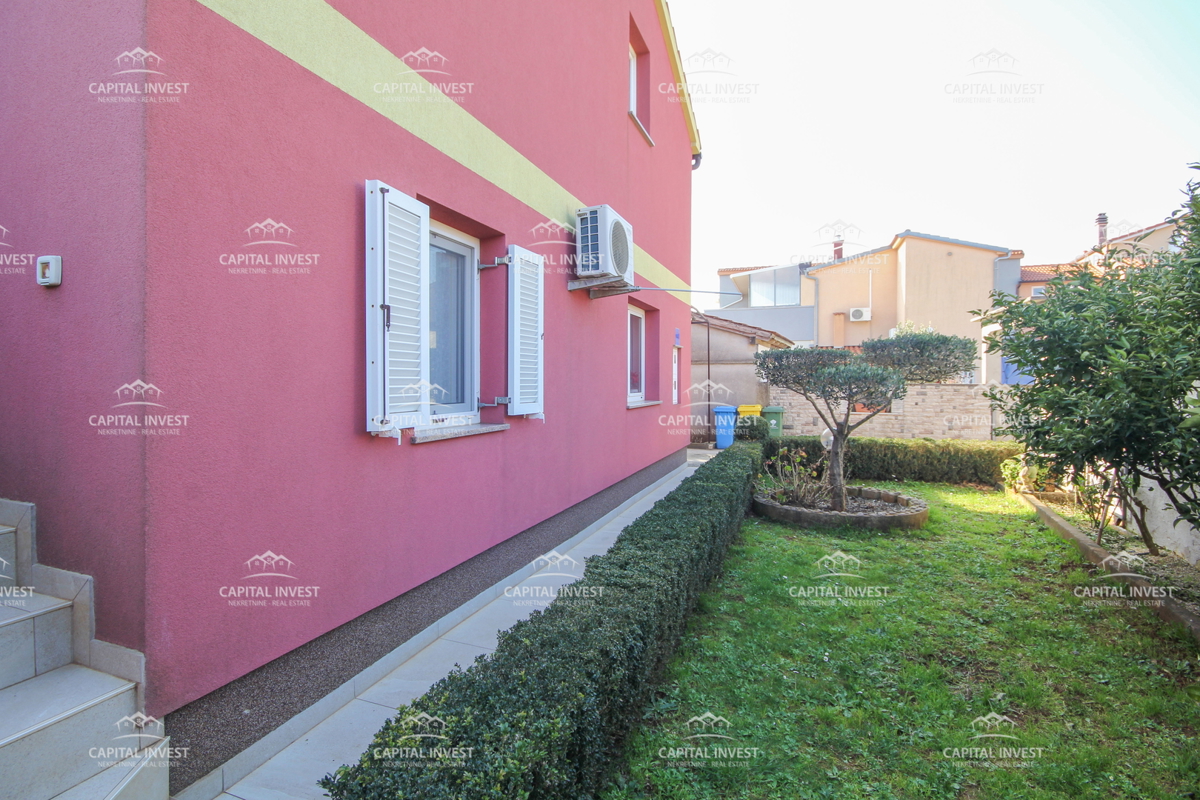 Hiša, trije stanovanji, velika zemljišče, garaža, Šišan, Istra