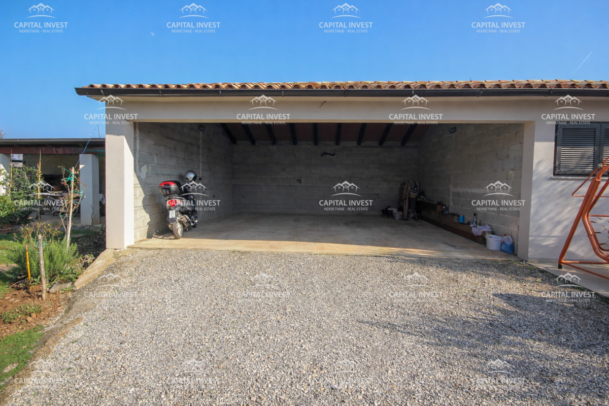 Hiša, trije stanovanji, velika zemljišče, garaža, Šišan, Istra