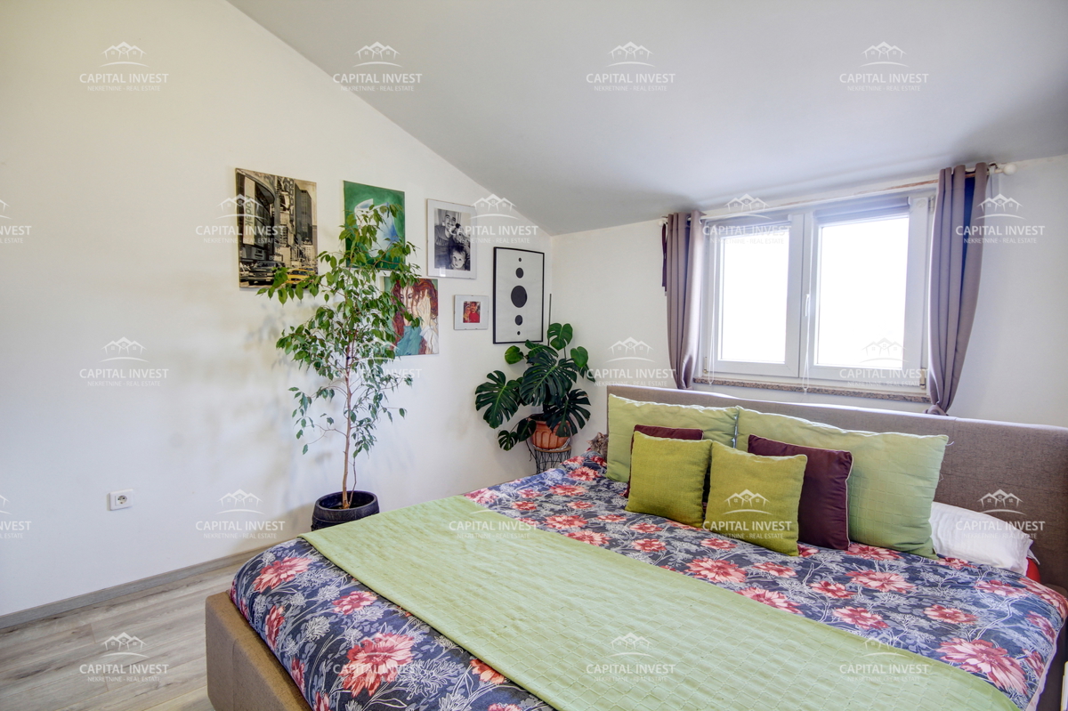 Hiša, trije stanovanji, velika zemljišče, garaža, Šišan, Istra