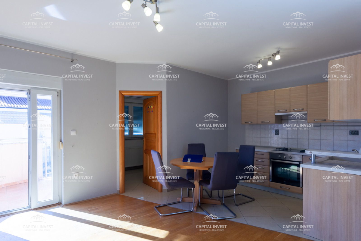 Dvosobno stanovanje, prvo nadstropje, Pula, Istra