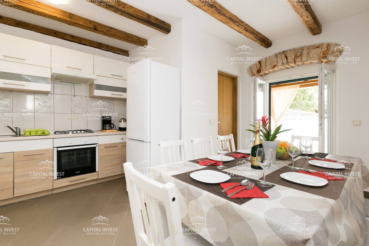 Hiša s bazenom, terasa, vrt, Pula, Istra