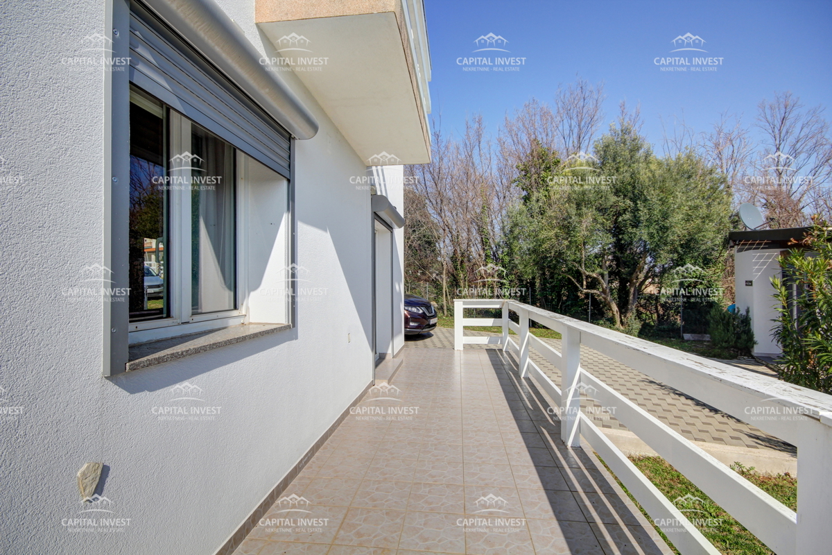 Hiša, dva stanovanja, bazen, velika parcela, Barban, Istra