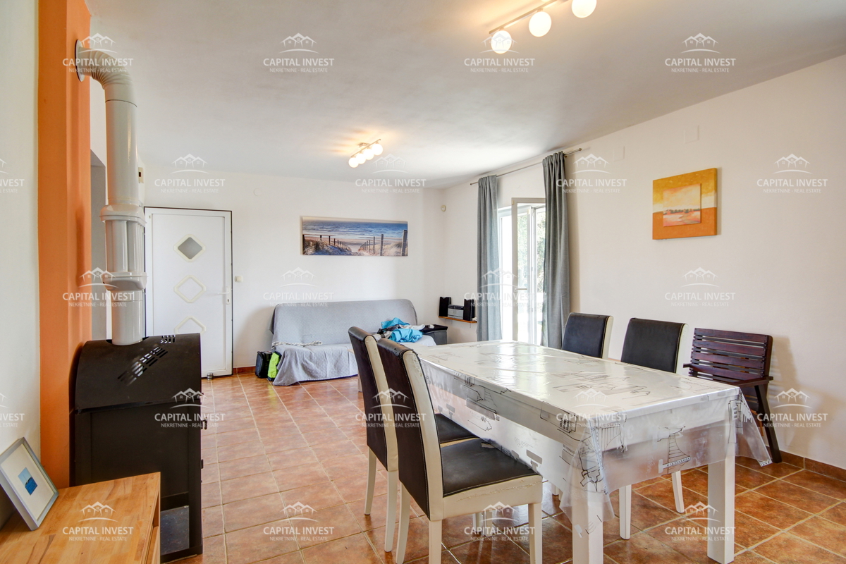 Hiša, dva stanovanja, bazen, velika parcela, Barban, Istra