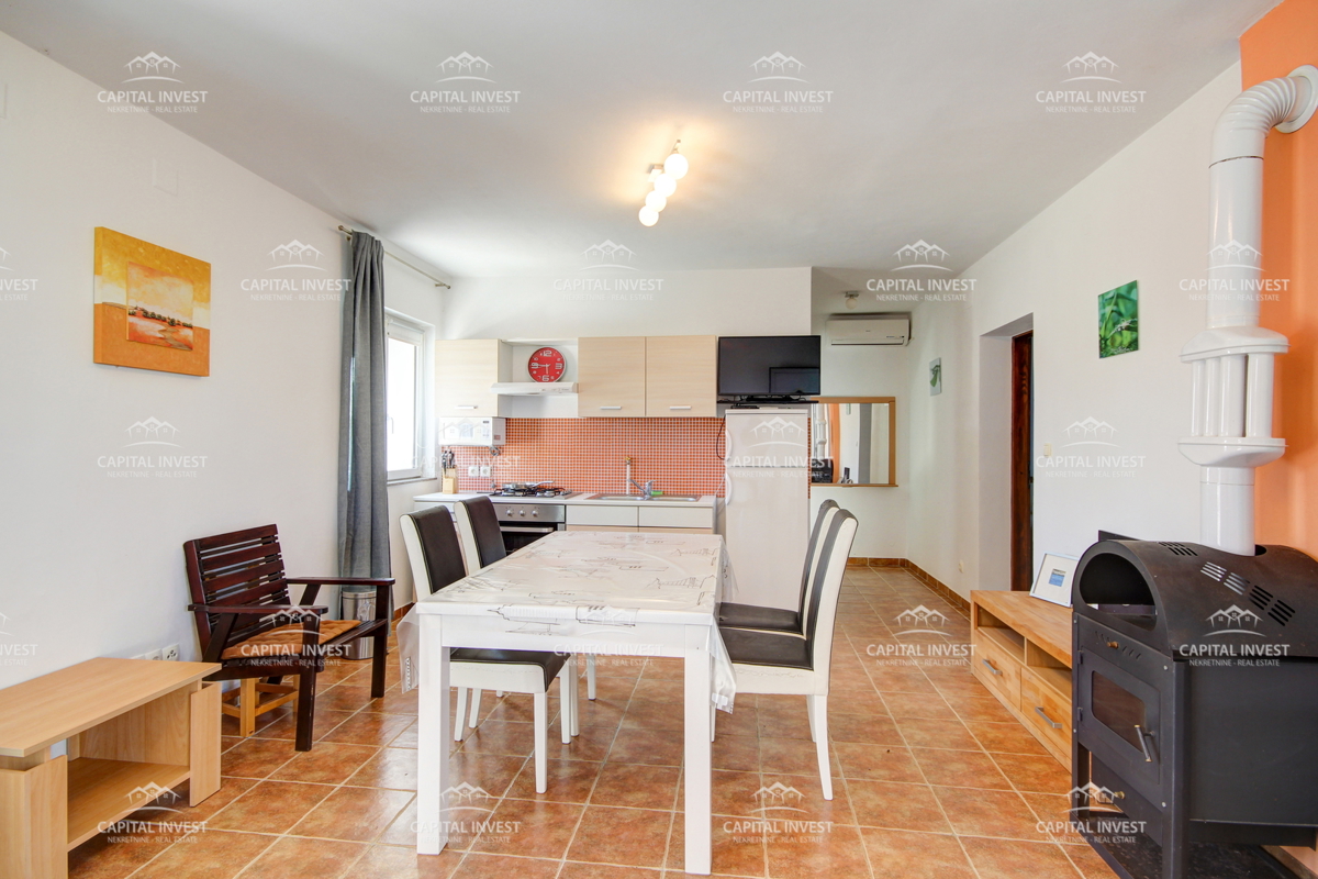 Hiša, dva stanovanja, bazen, velika parcela, Barban, Istra