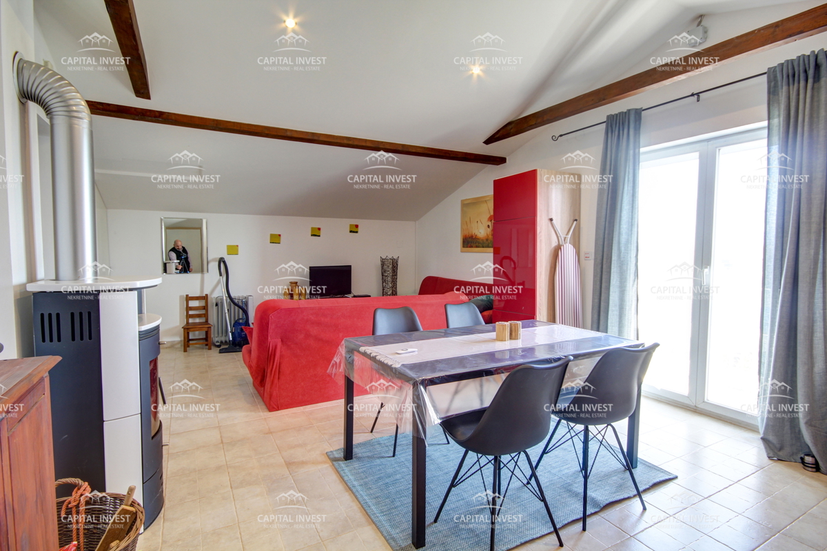 Hiša, dva stanovanja, bazen, velika parcela, Barban, Istra